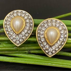 Vintage Unsigned Runway Huge Teardrop-shaped Faux Pearl Rhinestones Clip Earring